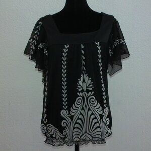 Black and White Floral Short Sleeve Top